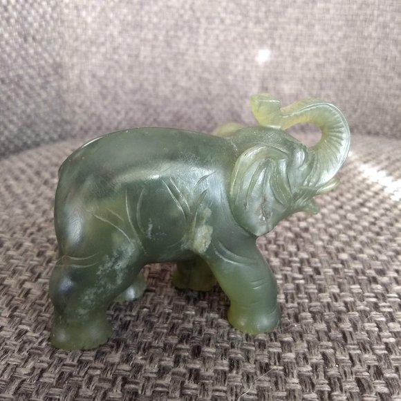 RARE Vintage 70s hand carved elephant figurine in nephrite jade - Picture 3 of 9